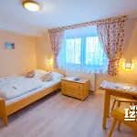 Izydor, Widok Na Tatry, Pyszne Posilki * קושצ'ליסקו